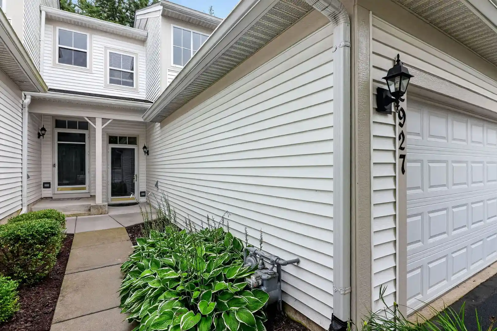 Listing Photo 2 - Condo for sale in 2927 Pleasant Plains Dr located at 2927 Pleasant Plains Dr, St. Charles, IL 60175 - Unit 2927 Pleasant Plains Dr