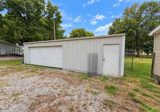 Photo 2 of Single family home for sale at 330 Collins St, Carlyle, IL 62231 | MLS# 12765437 | Listing updated on 2026-10-08