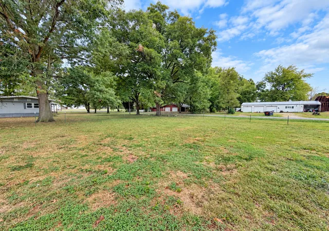 Photo 3 of Single family home for sale at 330 Collins St, Carlyle, IL 62231 | MLS# 12765437 | Listing updated on 2026-10-08