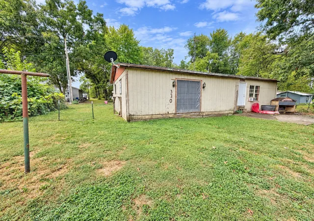 Photo 3 of Single family home for sale at 330 Collins St, Carlyle, IL 62231 | MLS# 12765437 | Listing updated on 2026-10-08