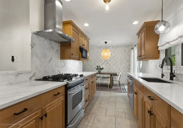 Photo 3 of Single family home for sale at 420 Hobby Ave, Frankfort, IL 60423 | MLS# 12765438 | Listing updated on 2026-10-08