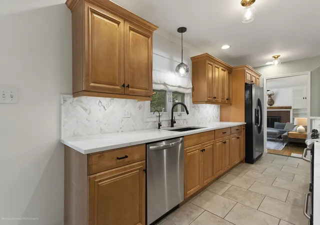 Photo 4 of Single family home for sale at 420 Hobby Ave, Frankfort, IL 60423 | MLS# 12765438 | Listing updated on 2026-10-08
