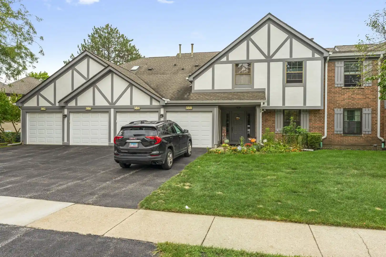 Listing Photo 1 - Condo for sale in 386 Elizabeth Dr located at 386 Elizabeth Dr, Wood Dale, IL 60191 - Unit #386