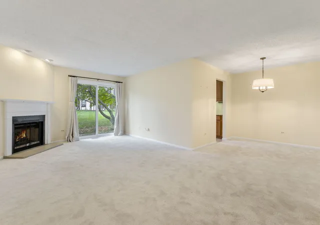 Listing Photo 2 - Condo for sale in building located at 386 Elizabeth Dr, Wood Dale, IL 60191 - Unit #386