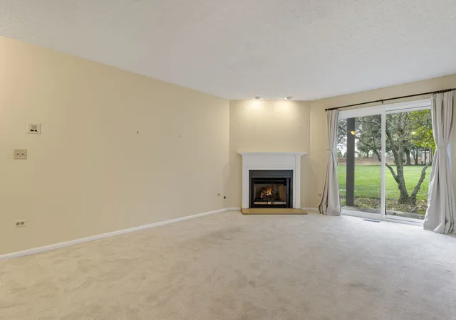 Listing Photo 3 - Condo for sale in building located at 386 Elizabeth Dr, Wood Dale, IL 60191 - Unit #386