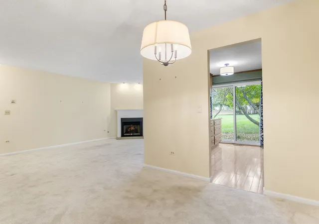 Listing Photo 5 - Condo for sale in building located at 386 Elizabeth Dr, Wood Dale, IL 60191 - Unit #386