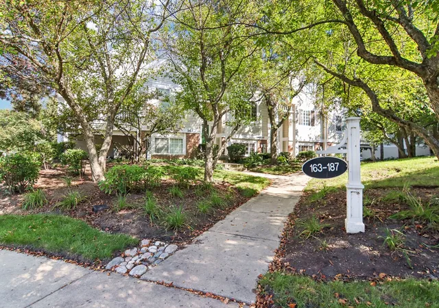 Townhouse for sale at 163 Lucerne Ct, Wheeling, IL 60090 | MLS# 12765465