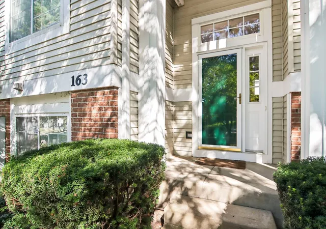 Photo 4 of Townhouse for sale at 163 Lucerne Ct, Wheeling, IL 60090 | MLS# 12765465 | Listing updated on 2026-09-21