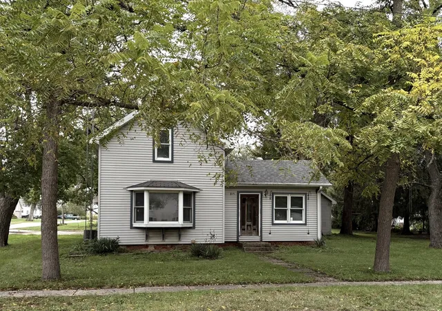 Photo 2 of Single family home for sale at 317 W Jefferson St, Gardner, IL 60424 | MLS# 12765480 | Listing updated on 2026-10-08