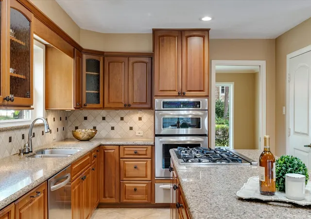 Photo 3 of Single family home for sale at 6735 Gentle Bnd Dr, Houston, TX 77069 | MLS# 12765490 | Listing updated on 2026-09-21