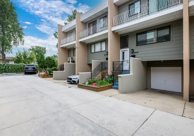 Photo 3 of Townhouse for sale at 9255 W Ballard Rd, Des Plaines, IL 60016 | MLS# 12765492 | Listing updated on 2026-09-22
