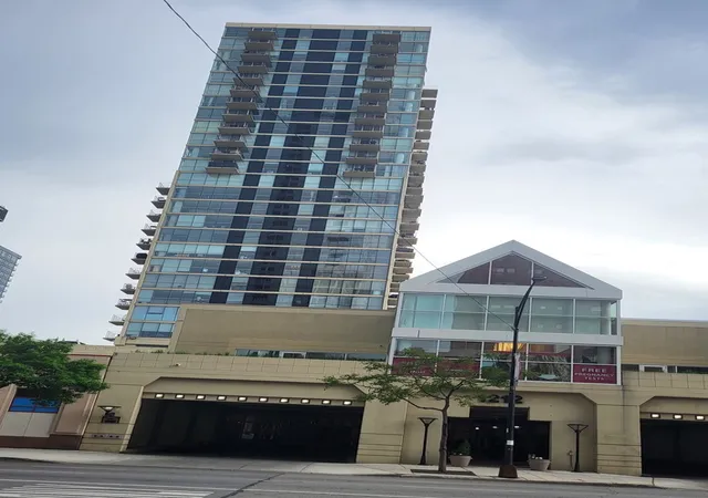 Listing Photo 1 - Condo for sale in building located at 1212 N Lasalle St, Chicago, IL 60610 - Unit #2104