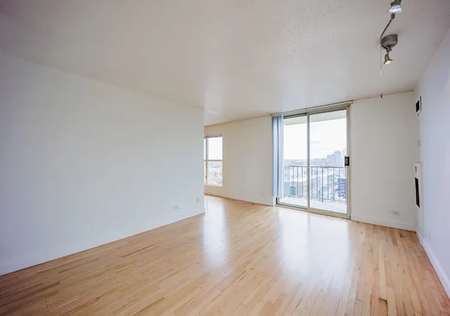 Listing Photo 3 - Condo for sale in building located at 1212 N Lasalle St, Chicago, IL 60610 - Unit #2104