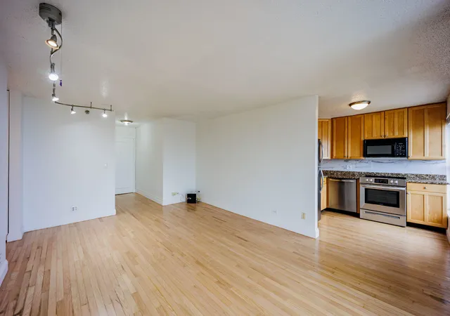 Listing Photo 5 - Condo for sale in building located at 1212 N Lasalle St, Chicago, IL 60610 - Unit #2104