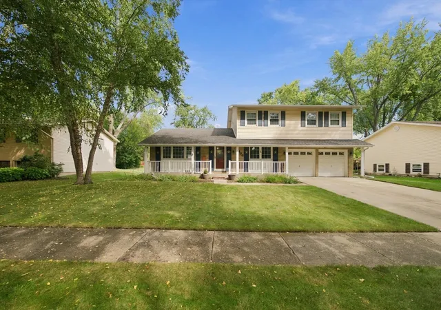 Photo 1 of Single family home for sale at 894 E Schirra Dr, Palatine, IL 60074 | MLS# 12765503 | Listing updated on 2026-09-22