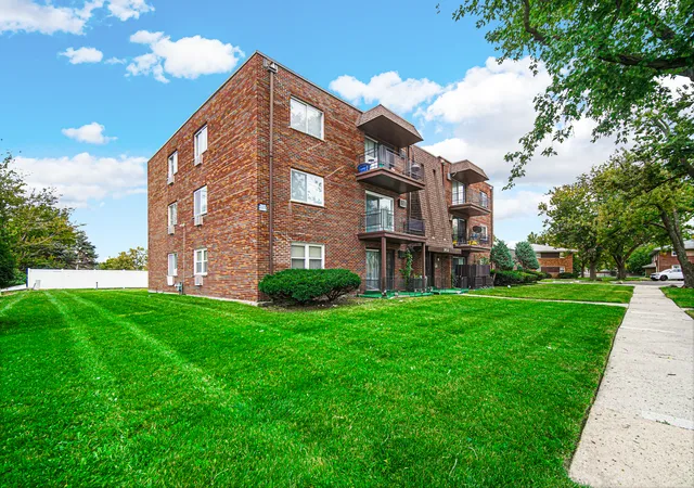 Photo 4 of Condo for sale at 903 Elder Rd #7, Homewood, IL 60430 | MLS# 12765509 | Listing updated on 2026-09-21