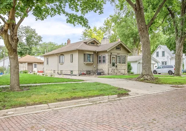 Photo 3 of Single family home for sale at 217 W Moulton St, Pontiac, IL 61764 | MLS# 12765510 | Listing updated on 2026-09-29