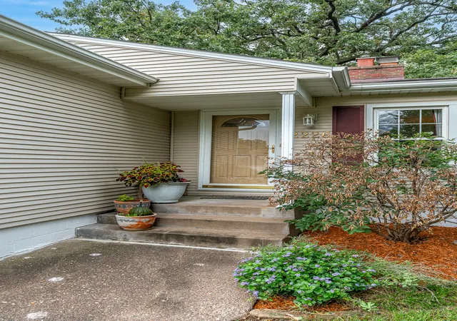 Photo 2 of Single family home for sale at 2226 Warren St, Davenport, IA 52804 | MLS# 12765516 | Listing updated on 2026-10-22