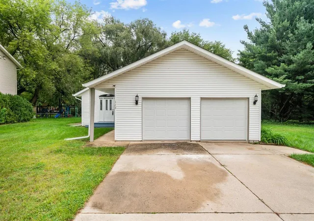 Photo 1 of Single family home for sale at 112 Liverpool Dr, Poplar Grove, IL 61065 | MLS# 12765520 | Listing updated on 2026-10-03