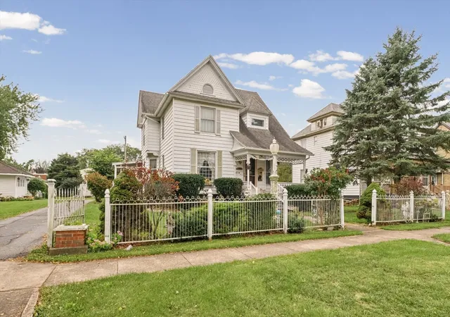 Photo 2 of Single family home for sale at 434 W Center St, Paxton, IL 60957 | MLS# 12765521 | Listing updated on 2026-10-01