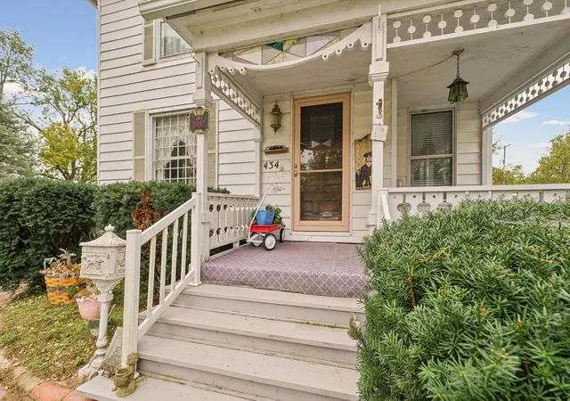 Photo 3 of Single family home for sale at 434 W Center St, Paxton, IL 60957 | MLS# 12765521 | Listing updated on 2026-10-01