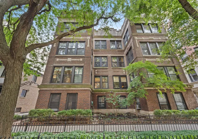 Condo for sale at 425 W Briar Pl #1E, Chicago, IL 60657 | MLS# 12765537