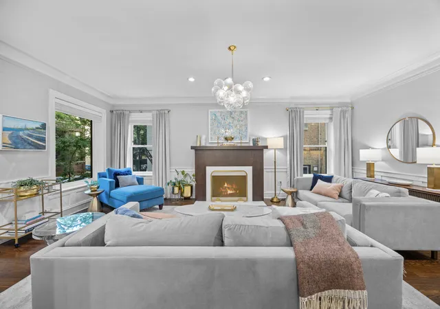 Photo 2 of Condo for sale at 425 W Briar Pl #1E, Chicago, IL 60657 | MLS# 12765537 | Listing updated on 2026-09-23