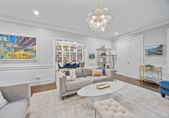 Photo 4 of Condo for sale at 425 W Briar Pl #1E, Chicago, IL 60657 | MLS# 12765537 | Listing updated on 2026-09-23