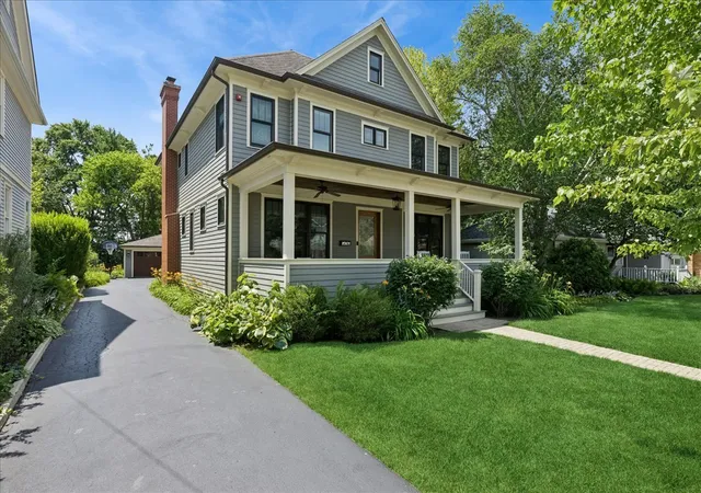 Single family home for sale at 407 Mckinley Ave, Libertyville, IL 60048 | MLS# 12765541