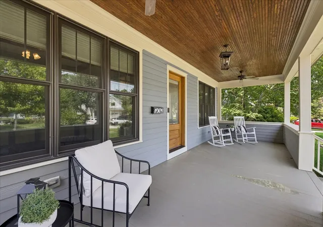 Photo 3 of Single family home for sale at 407 Mckinley Ave, Libertyville, IL 60048 | MLS# 12765541 | Listing updated on 2026-09-27