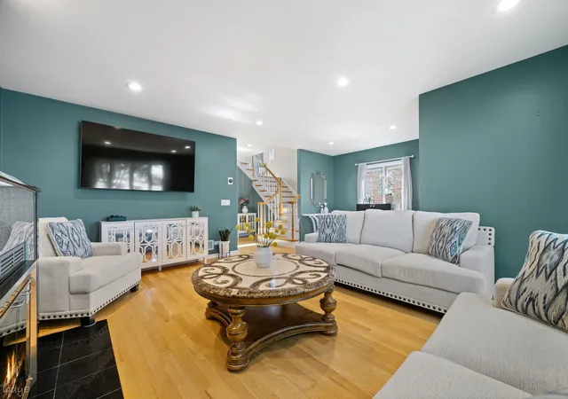 Photo 4 of Single family home for sale at 4529 N Sayre Ave, Harwood Heights, IL 60706 | MLS# 12765543 | Listing updated on 2026-10-07