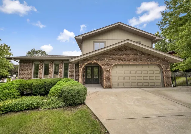 Photo 2 of Single family home for sale at 420 Freehauf St, Lemont, IL 60439 | MLS# 12765547 | Listing updated on 2026-10-26