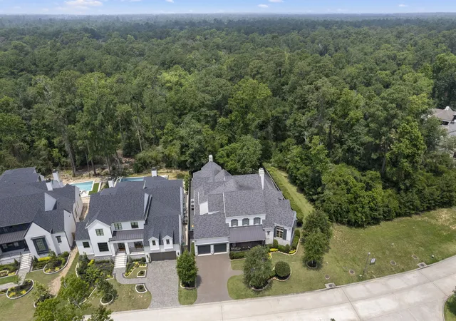Photo 3 of Single family home for sale at 79 Simon Lake Ln, The Woodlands, TX 77381 | MLS# 12765563 | Listing updated on 2026-09-30