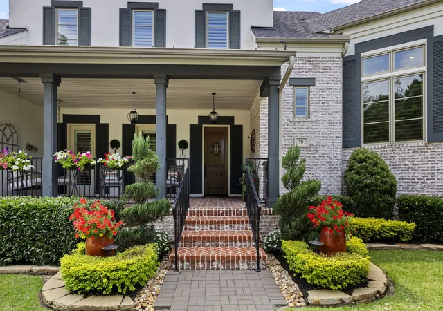 Photo 4 of Single family home for sale at 79 Simon Lake Ln, The Woodlands, TX 77381 | MLS# 12765563 | Listing updated on 2026-09-30