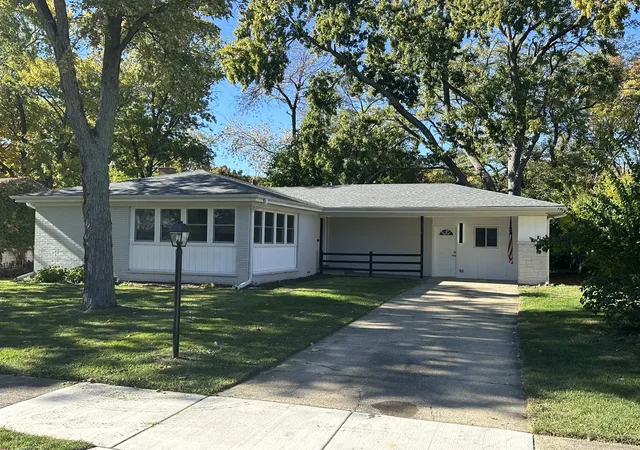 Photo 2 of Single family home for sale at 326 Indian Dr, Glen Ellyn, IL 60137 | MLS# 12765567 | Listing updated on 2026-09-23