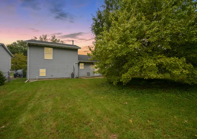 Photo 3 of Sale Pending at 27 Partner Pl, Bloomington, IL 61701 | MLS# 12765572 | Listing updated on 2026-09-29