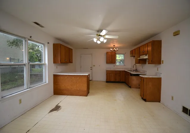 Photo 4 of Sale Pending at 27 Partner Pl, Bloomington, IL 61701 | MLS# 12765572 | Listing updated on 2026-09-29