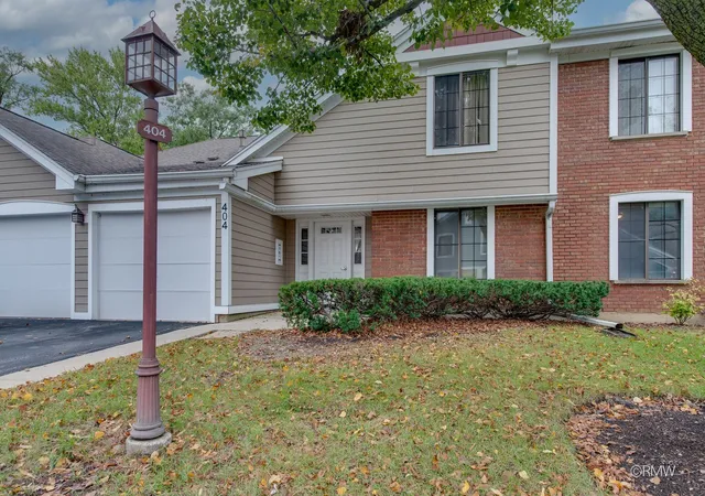 Photo 2 of Townhouse for sale at 404 Sandalwood Ln #A2, Schaumburg, IL 60193 | MLS# 12765577 | Listing updated on 2026-10-08