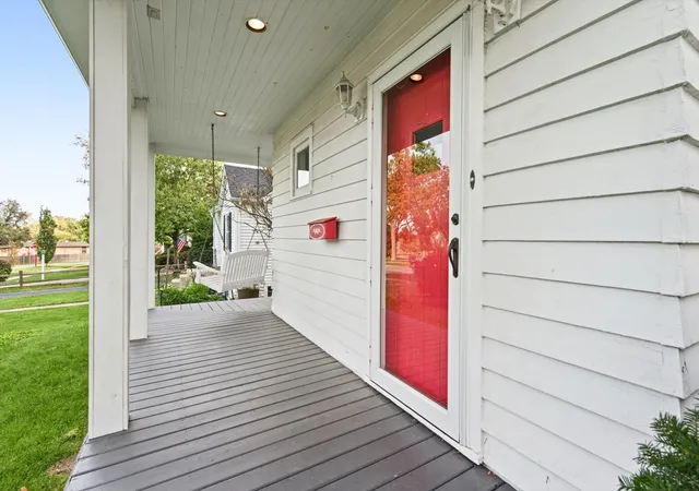 Photo 4 of Single family home for sale at 349 N Charlotte St, Lombard, IL 60148 | MLS# 12765580 | Listing updated on 2026-10-29