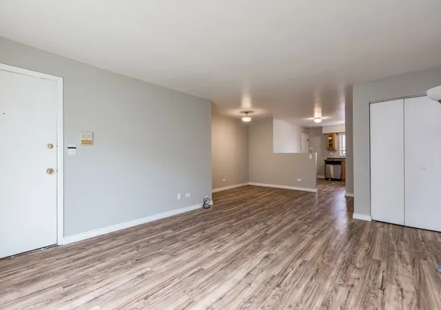 Photo 3 of Condo for sale at 10429 Dearlove Rd #4, Glenview, IL 60025 | MLS# 12765586 | Listing updated on 2026-09-23