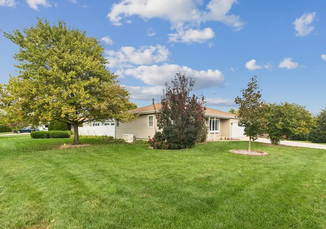 Photo 3 of Single family home for sale at 901 E Illinois Hwy, New Lenox, IL 60451 | MLS# 12765587 | Listing updated on 2026-10-22