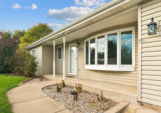 Photo 4 of Single family home for sale at 901 E Illinois Hwy, New Lenox, IL 60451 | MLS# 12765587 | Listing updated on 2026-10-22