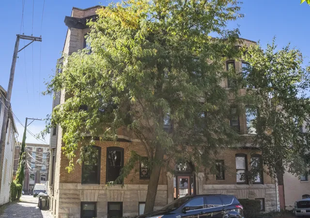 Photo 1 of Condo for sale at 1049 W Montana St #1, Chicago, IL 60614 | MLS# 12765601 | Listing updated on 2026-10-06