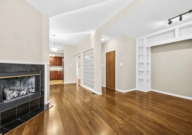Photo 3 of Condo for sale at 1049 W Montana St #1, Chicago, IL 60614 | MLS# 12765601 | Listing updated on 2026-10-06