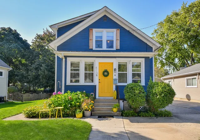 Single family home for sale at 413 S Prairie St, Batavia, IL 60510 | MLS# 12765611