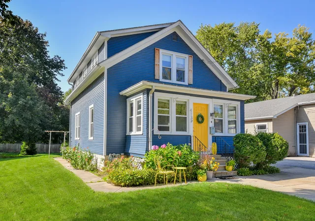 Photo 2 of Single family home for sale at 413 S Prairie St, Batavia, IL 60510 | MLS# 12765611 | Listing updated on 2026-10-20