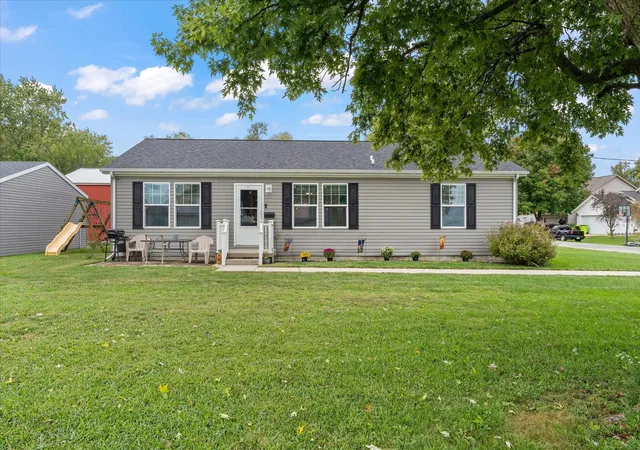 Photo 1 of Single family home for sale at 911 E Short St, Tuscola, IL 61953 | MLS# 12765616 | Listing updated on 2026-10-05