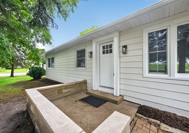 Photo 3 of Single family home for sale at 333 Bethany Rd, Sycamore, IL 60178 | MLS# 12765619 | Listing updated on 2026-10-07