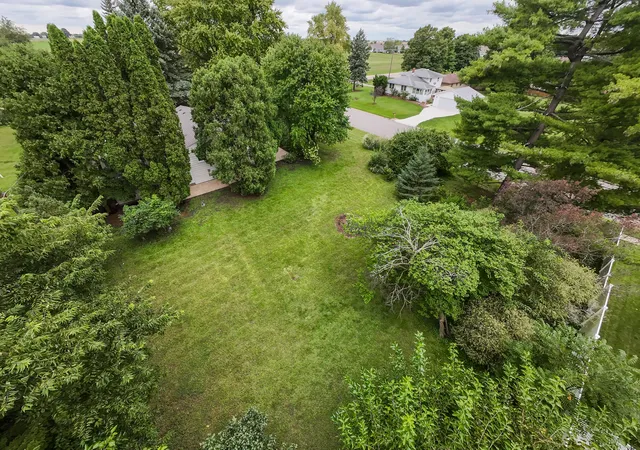 Photo 4 of Single family home for sale at 333 Bethany Rd, Sycamore, IL 60178 | MLS# 12765619 | Listing updated on 2026-10-07