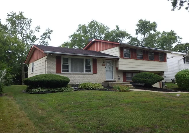 Photo 3 of Single family home for sale at 3509 Birchwood Dr, Hazel Crest, IL 60429 | MLS# 12765620 | Listing updated on 2026-09-23